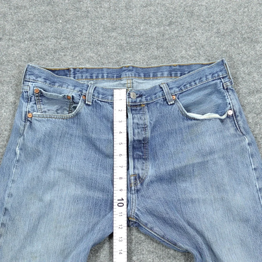 Levi's 501 Jeans Mens 38x32‎ Blue Straight Leg Button Fly Medium Wash Denim